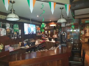 Vals Bar And Bistro