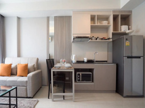 6th Avenue Surin Beach