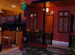 Palace Nyaung Shwe Guest House