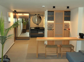 Calla Luxury Seafront Suites
