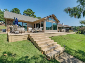 Peaceful Hot Springs Home: Deck w/ Water Views!