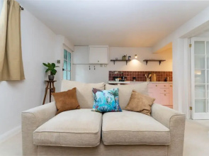Host Stay The Courtyard at Egremont Place