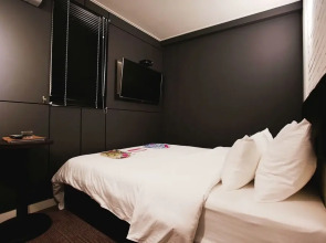 Yaja Gangnam Nonhyeon