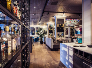 Carlton Square Hotel