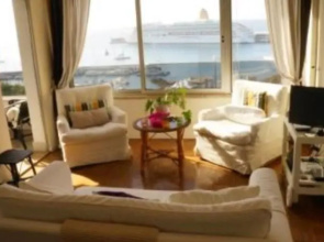 Apartment W Stunning View - MARINA - Free Parking & AC