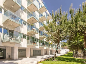 Luxury Beach Experience in Lisbon