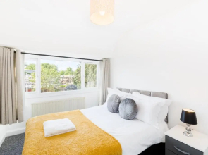 CIean and Cozy Quiet 4 Bedroom House in Acocks Green close to NEC perfect for contractors and families