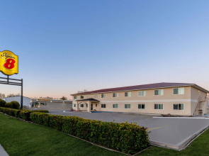 Super 8 by Wyndham Clayton