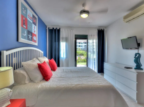 Lovely Apartment With Direct Pool Access