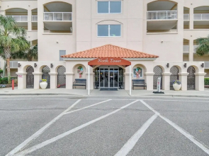 Barefoot Resort Condo ~ 2 Mi to Beach Access!