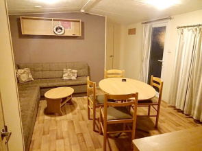 Property With 2 Bedrooms in Les Mathes, With Pool Access and Furnished