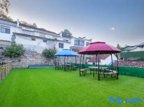 Floral Hotel·Jiuhua Mountain Yuanlai Mountain Residence Hotel (Huacheng Temple Zhantanlin Store)