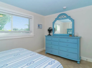 Ebb Tide 3 Bedroom Home by RedAwning