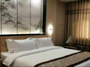 100 Full Score Hotel (Tongren Railway Station Branch)
