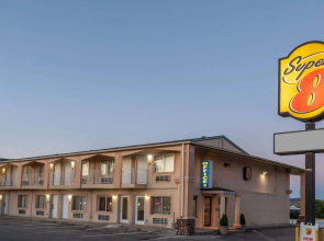 Super 8 by Wyndham Evanston