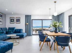 Brand new! Seaview villa Mila with 4 en-suite bedrooms, private pool, Finnish sauna, Treadmill, sandy beach 250m