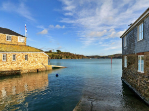Apartment in Salcombe With Stunning Sea Views