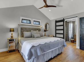 New! Luxury Home 1blk From Main St W/hot-tub&grill