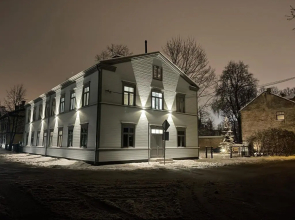 Beautiful 2-bedroom apartment 5 min from center with free parking