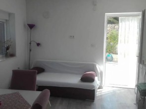 Tona - Close to sea - A1