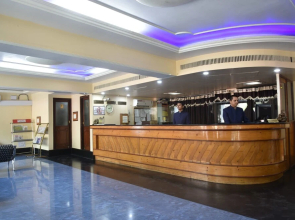 Hotel Rajhans International