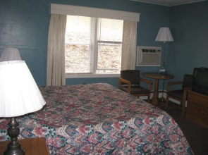 Colonial Inn & Creamery