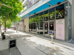 CBD Luxepad Penthouse Studio 1 King Bed Gorgeous Bay Views Pool Hottub Gym Restaurants