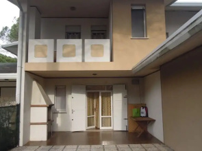Cozy Flat With 3 Shared Pools and Private Garden