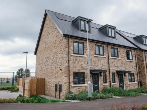 The Bracknell House Modern and Outstanding 3 Bedroom