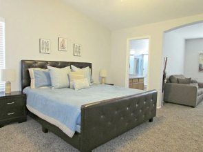 2821 Avondale