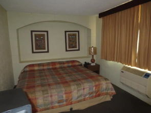 Hotel Las Palmas Midway Inn