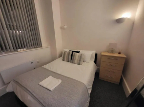 City Centre Chic Apartment With 2 Bedrooms