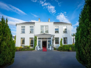 Castle Oaks House Hotel