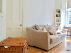 1 Bedroom Ground Floor Flat In Stockbridge