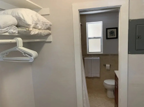 Cozy Coconut Grove Studio