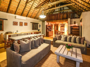 Leopard's Lair Bush Lodge