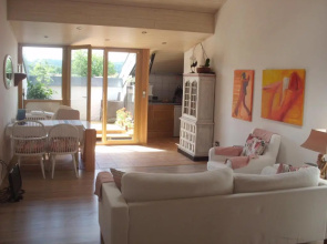 3-Zi Atelierdachwohnung mit Bergblick Seenähe und 2 Loggia