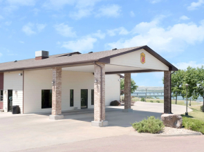 Super 8 by Wyndham Chamberlain SD