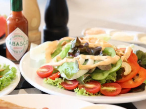 The Quart Ruamrudee by UHG