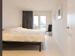 Apartment on Zeedijk With Sea View