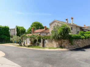 Warm Holiday Home With Terrace