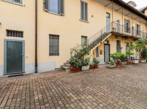 Moderno Loft nel Cortile di un Casale Storico