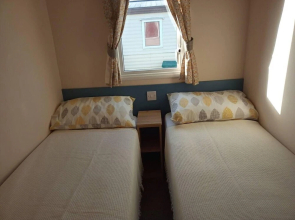 Impeccable 3-bed Chalet Close to Edinburgh