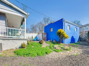 Pet-friendly Pittsburgh Home: 3 Mi to Downtown!