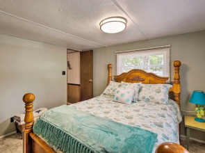 Cabin w/ Fire Pit, Walk to Steinhatchee River!