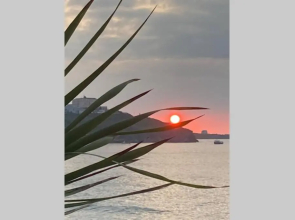 Beautiful 3 bedroom apartment by the Sea