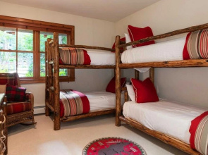 Bearpaw D1 4 Bedroom Condo by RedAwning