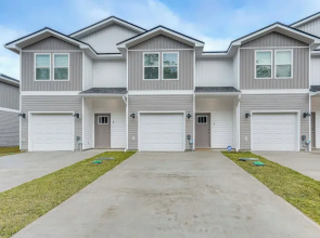 8 Mi to Dtwn Pensacola: Modern Escape w/ Patio!