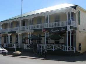 Raglan Harbour View Hotel