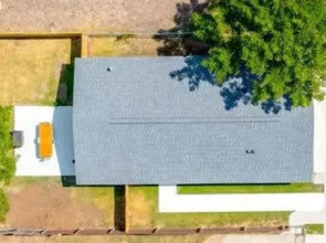 Modern 3 2 two Kings hot tub Fire pit 16min to Wine Trail Nearby Pickleball Courts Pools
